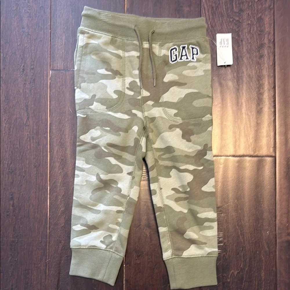 NWT Gender Neutral GAP Kids Camouflage Jogger Pants - Green